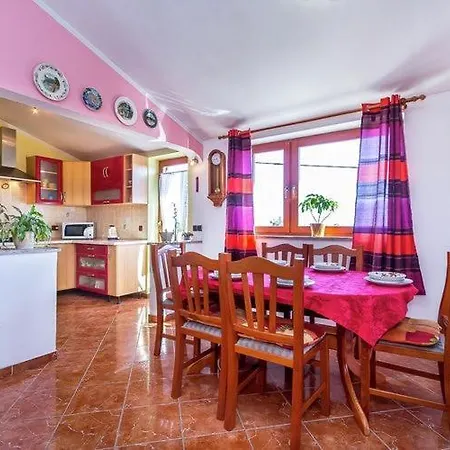 In With Private Pool Holiday home Galizana